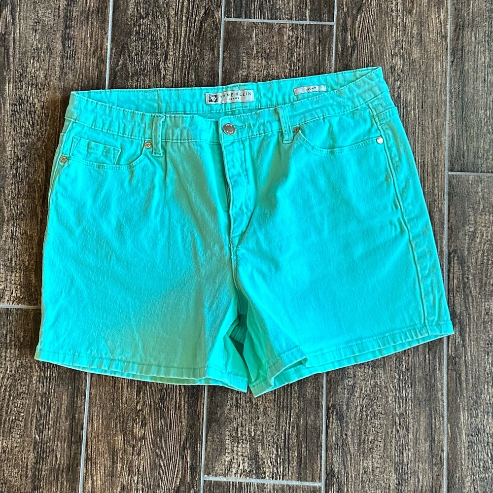 EUC Anne Klein Leo 5 Short Size 14